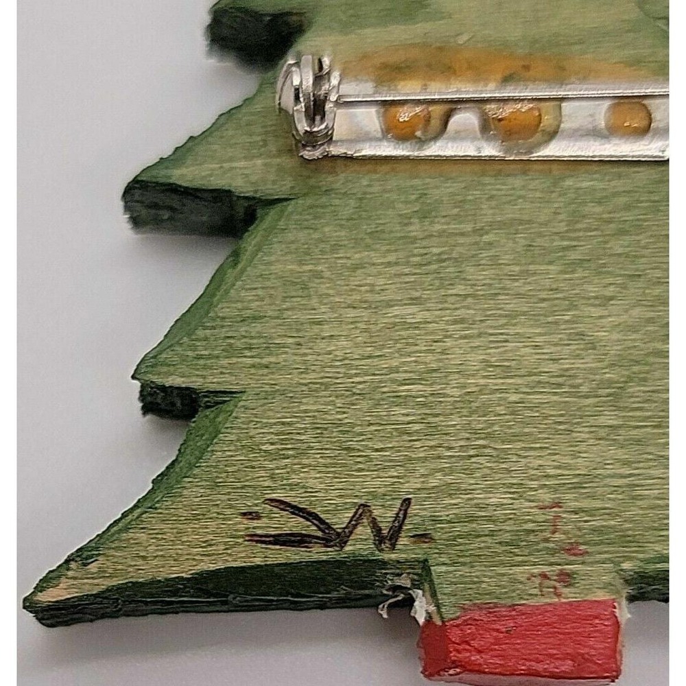 hand‎ made painted carved wood Christmas Tree brooch pin - Picture 3 of 5